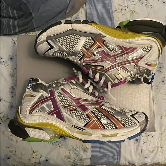 Balenciaga runner size 8 comes with box; never worn message before buying!! - Picture 2 of 4